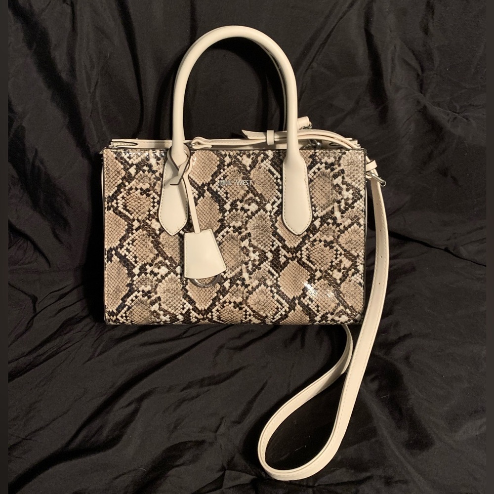 BRAND NEW Nine West snakeskin handbag. 🐍